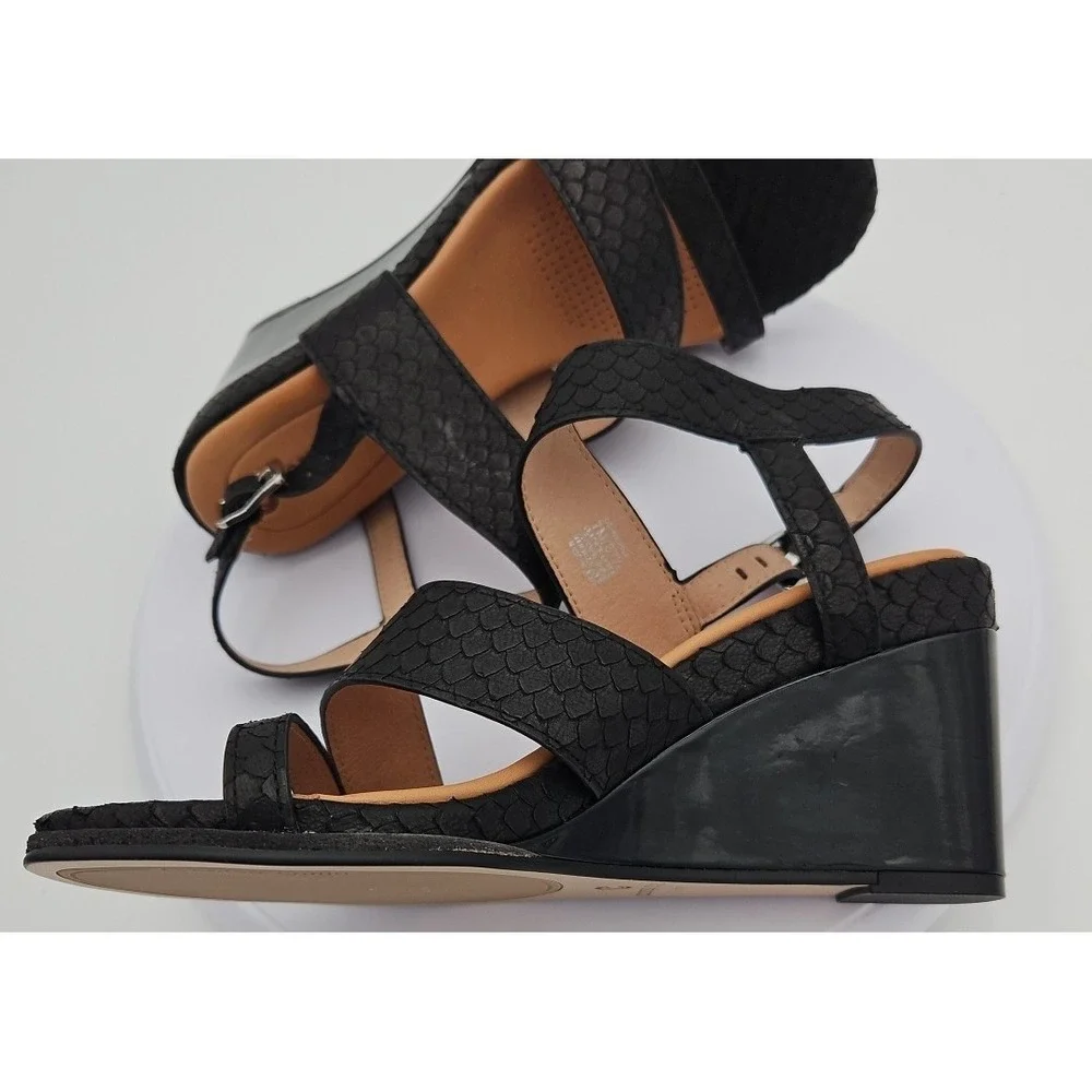 CC Corso Como NASHILA Black Leather W/7.5 Snake Accent Wedge Strappy Sandal NWOB
